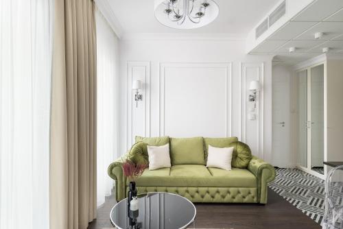 Bright Crystal Premium Apartment by BookingHost — 4-Star Luxury Hotel in Warsaw, Poland