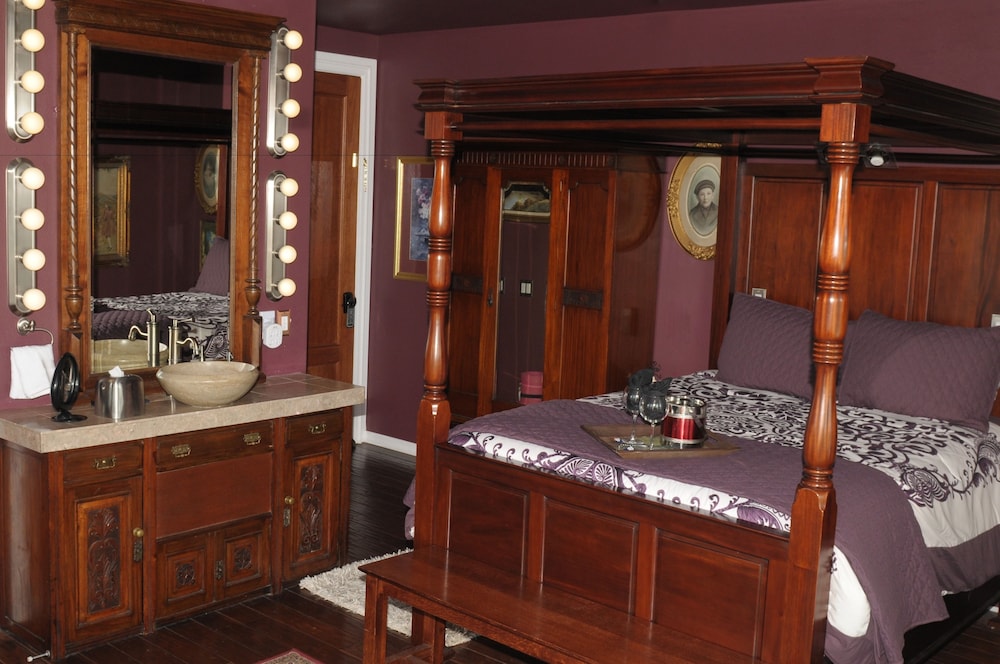 The Collins Inn and Seaside Cottages — 4-Star Luxury Hotel in Ocean Shores, United States