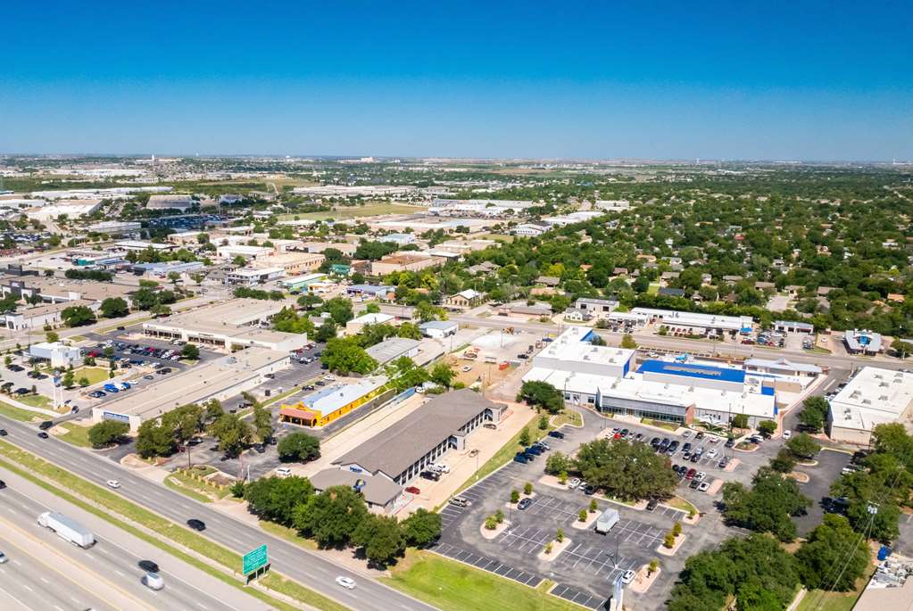 Days Inn by Wyndham Round Rock - photo 6