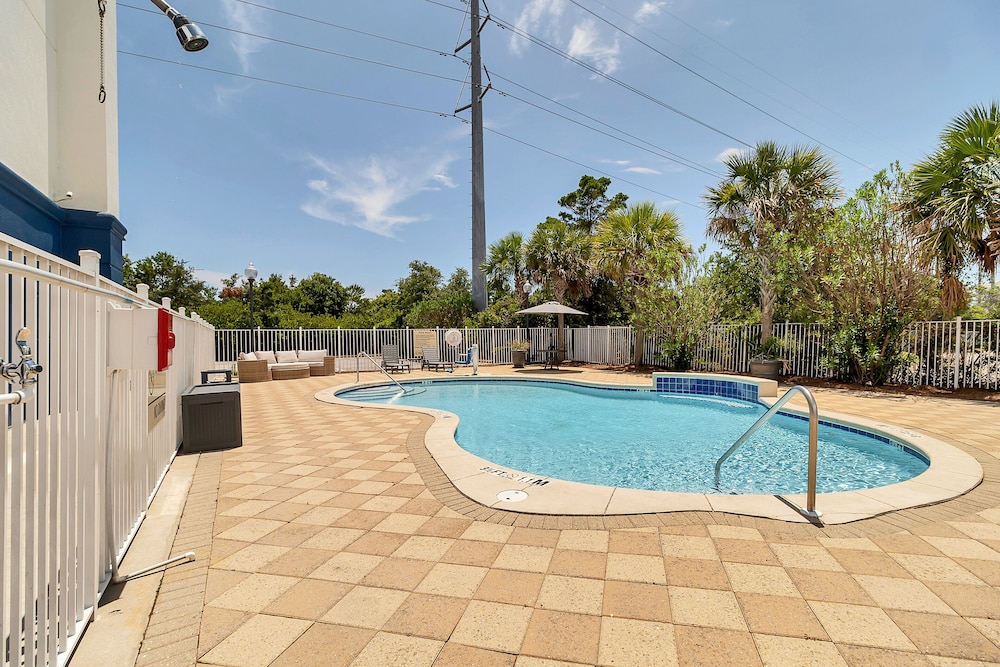 Holiday Inn Express and Suites Destin Miramar Beach by IHG - photo 34