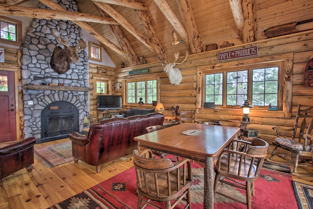 Waterfront Conway Vacation Rental with Deck — 4-Star Luxury Hotel in Conway, United States