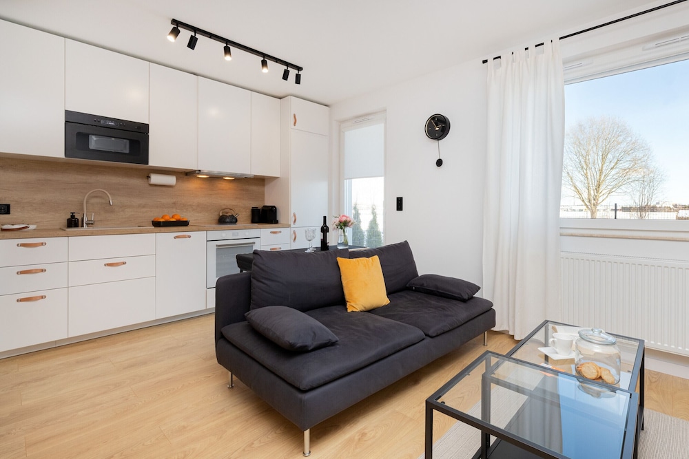 A O E C Ee Ee C - carbon neutral hotel in Masuda