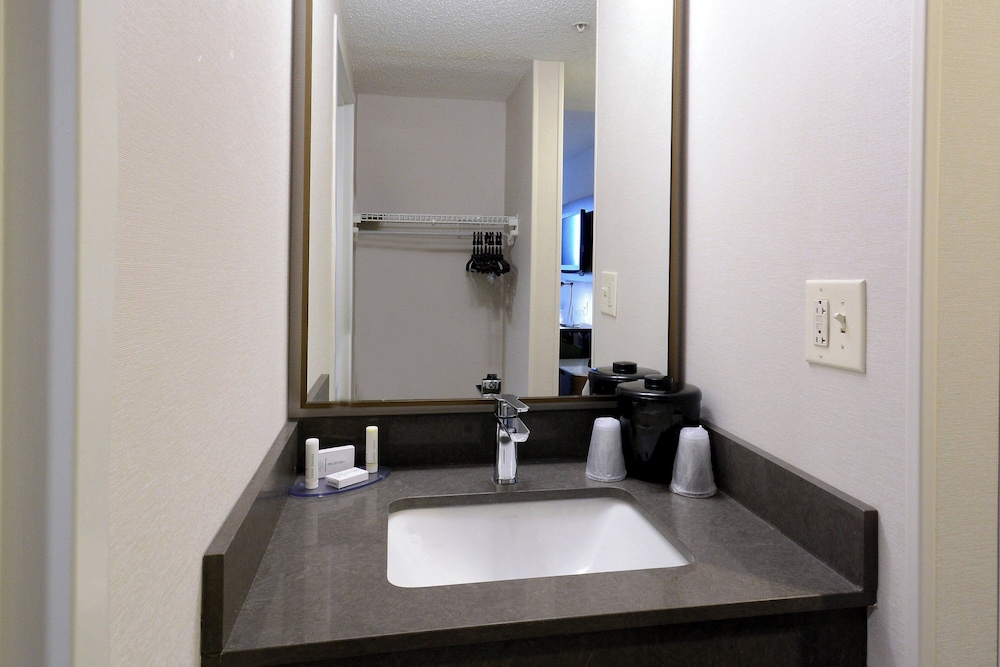 Fairfield Inn by Marriott Greensboro Airport - photo 16