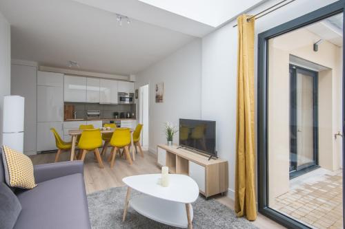 Vintage F3 Avec Terrasse Villa Saint Charles — 4-Star Luxury Hotel in Paris, France