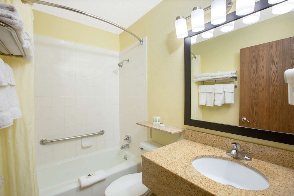 AmericInn by Wyndham Council Bluffs - photo 13