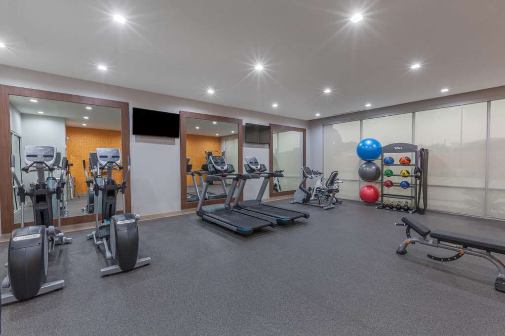 La Quinta Inn & Suites by Wyndham Houston East at Sheldon Rd - photo 8