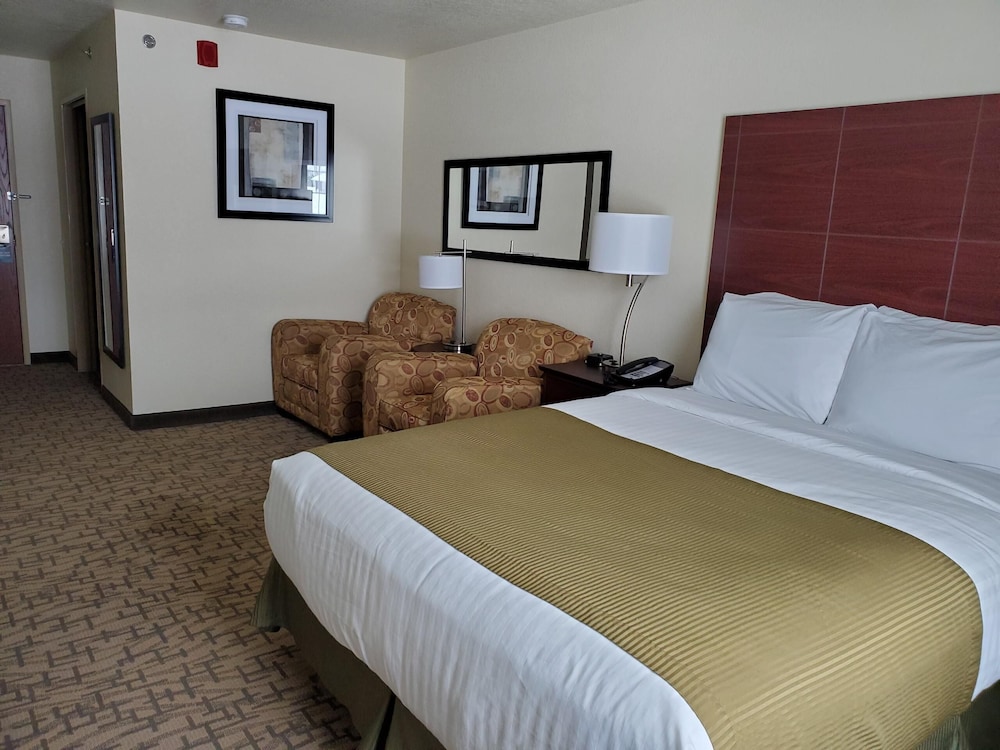 Cobblestone Inn & Suites Barron - photo 8