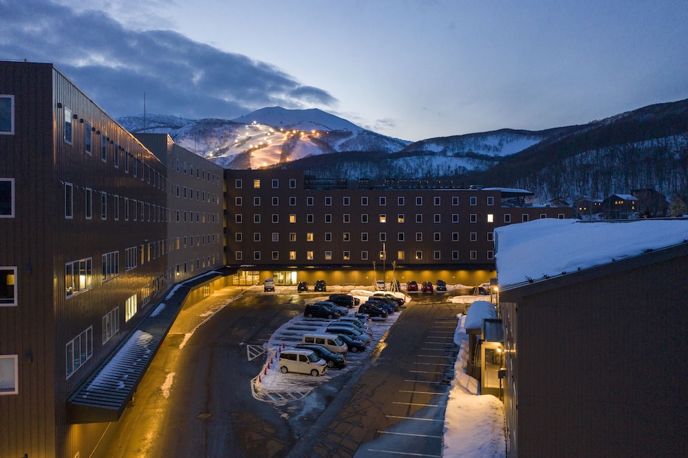 Midtown Niseko - carbon neutral hotel in Unknown City