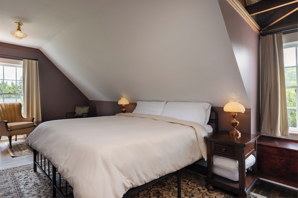 The NuWray Hotel & Carriage House - photo 29