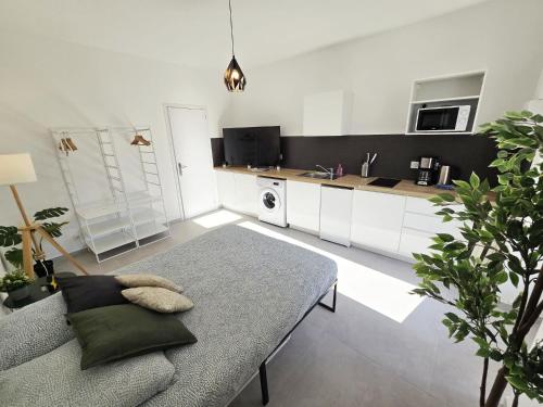 Gregbnb Studio 23m2 Climatise 10min Gare 6 in Toulon, France