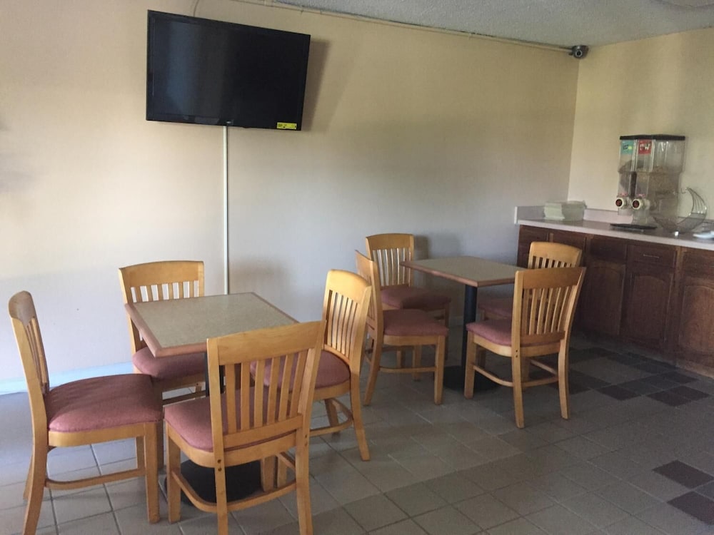Americas Best Value Inn Manchester TN - photo 13