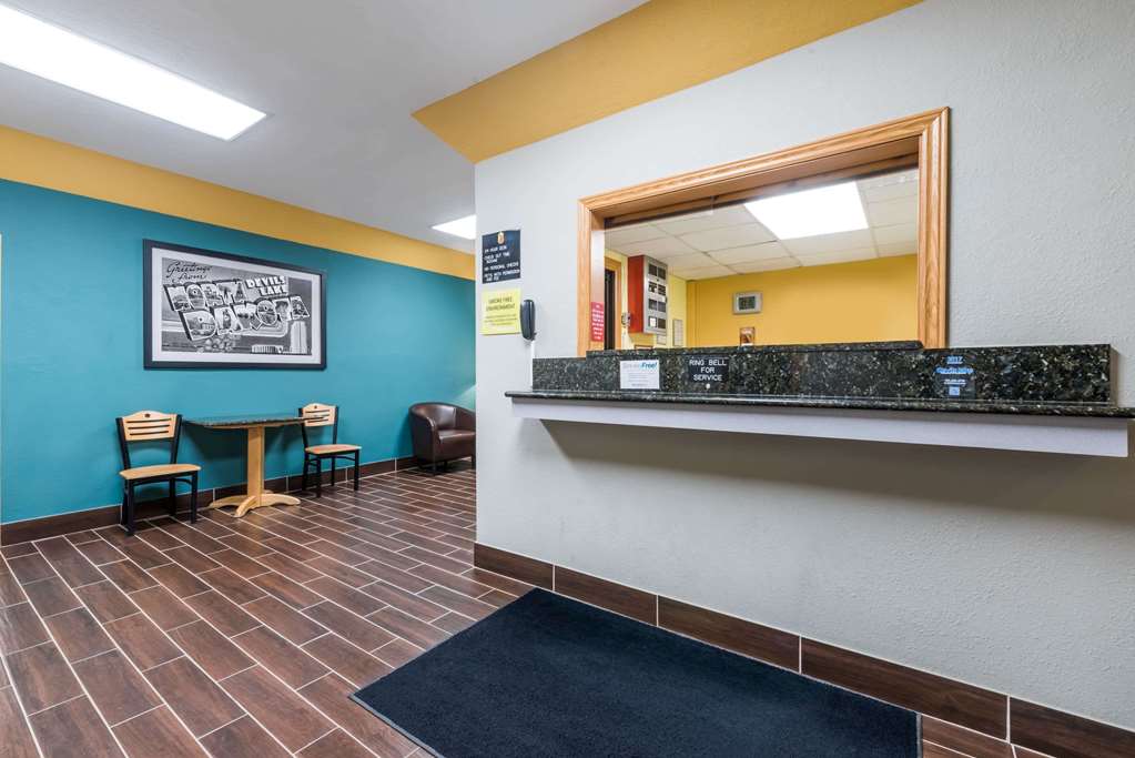 Super 8 by Wyndham Devils Lake - photo 4