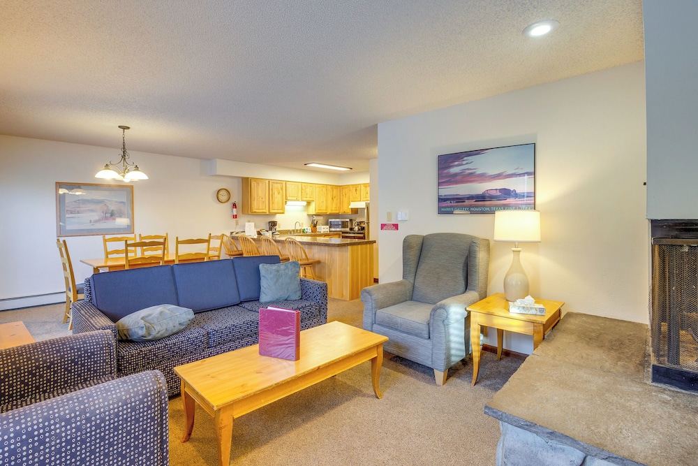 Steps to Free Ski Shuttle Dtwn Winter Park Condo — 4-Star Luxury Hotel in Winter Park, United States