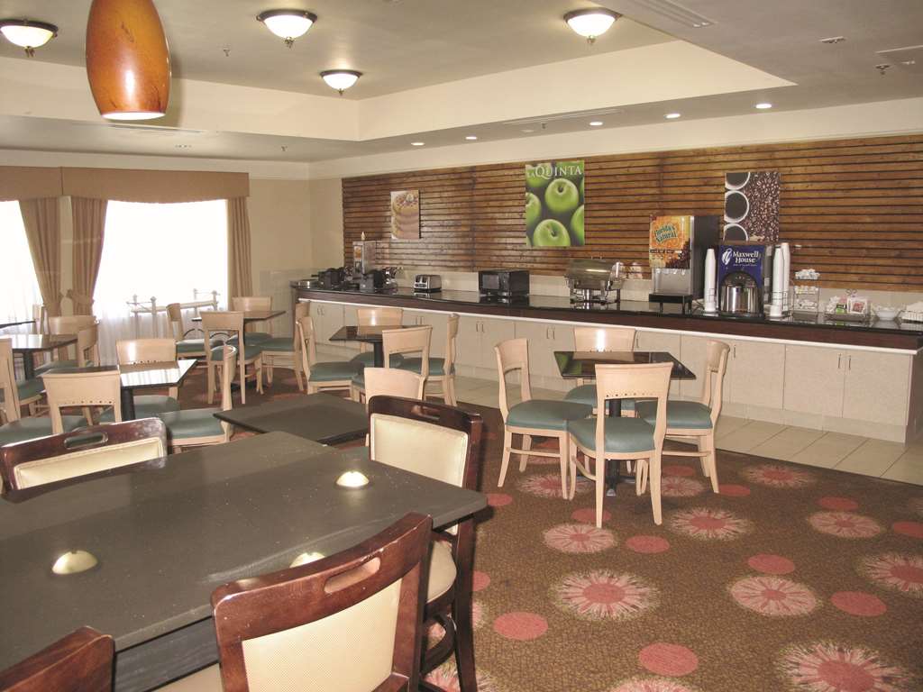 La Quinta Inn & Suites by Wyndham Seguin - photo 34
