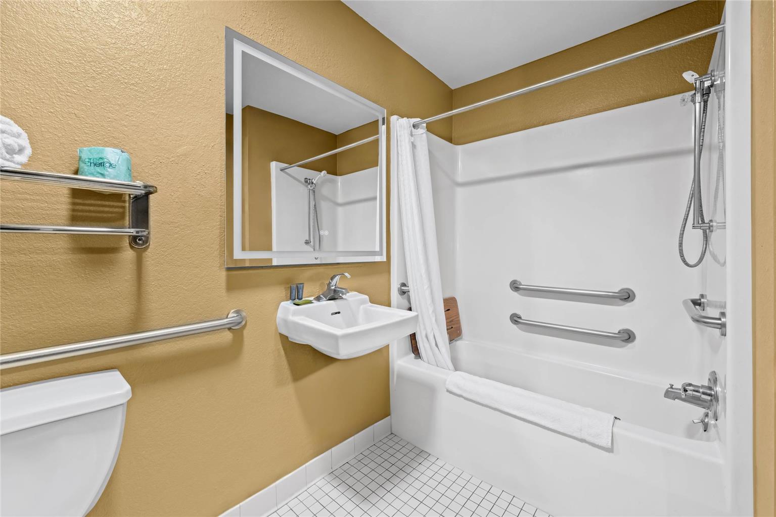 Suburban Studios Charlotte Executive Park - photo 13