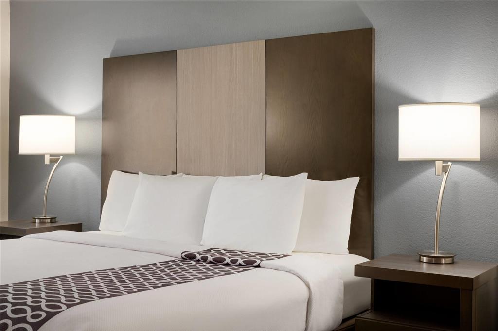 La Quinta Inn & Suites by Wyndham Peru Starved Rock St Park - photo 21