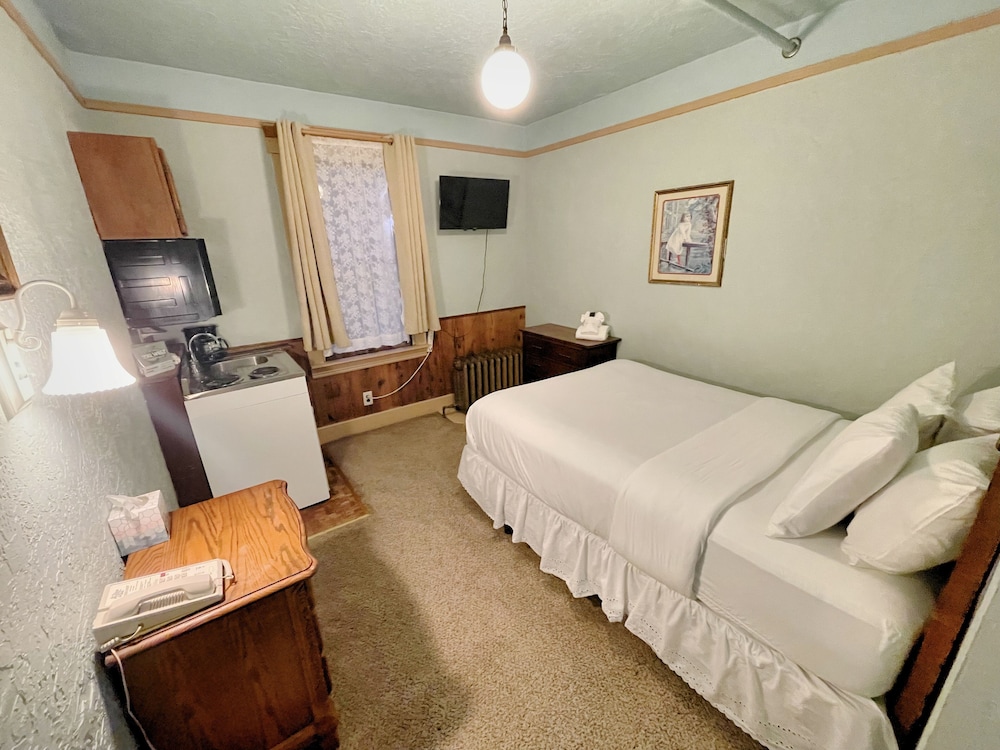 Alaskan Hotel and Bar - photo 35