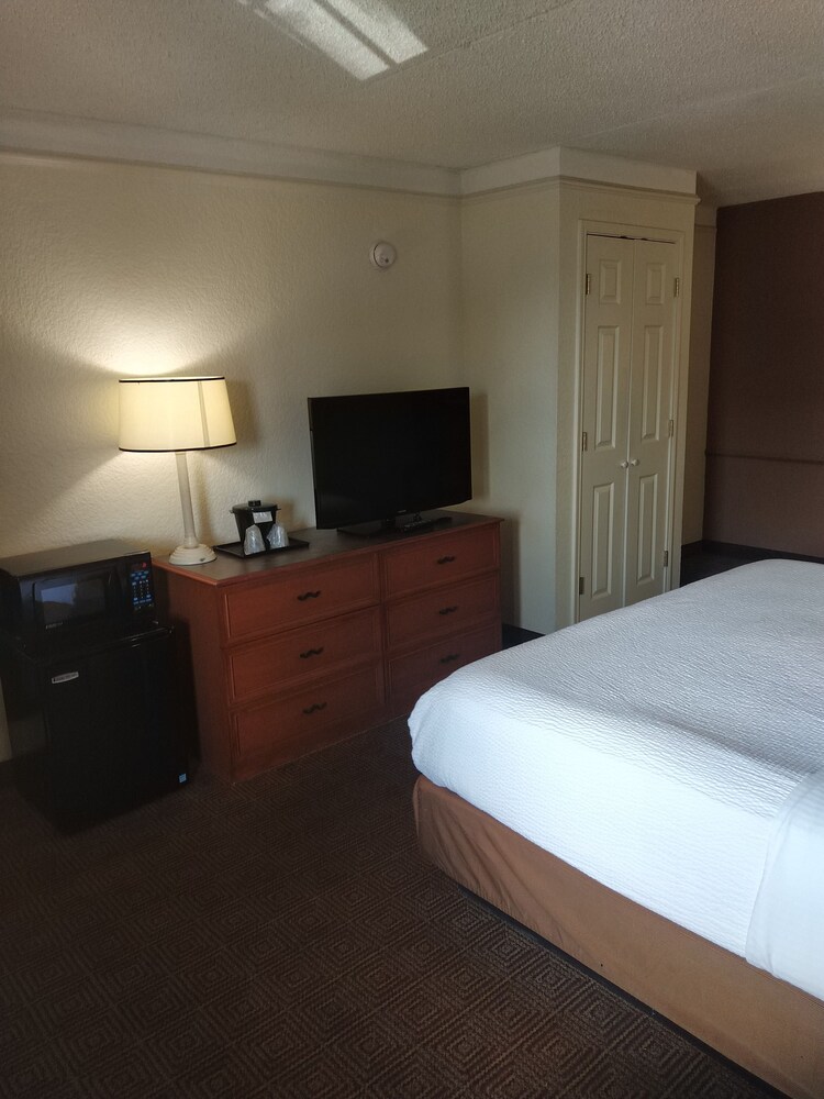 Travelodge by Wyndham Mobile - photo 12