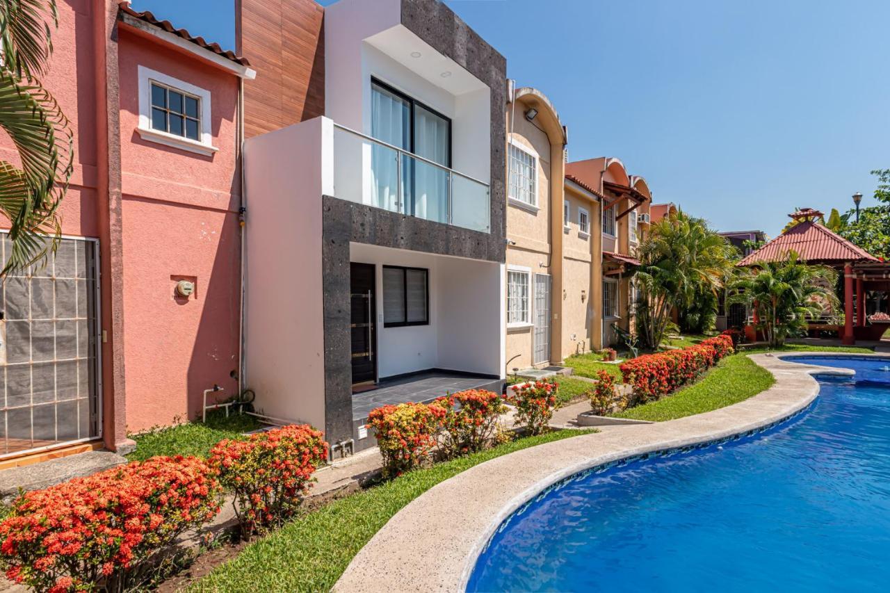 Flamingo 45 in Ixtapa, Mexico