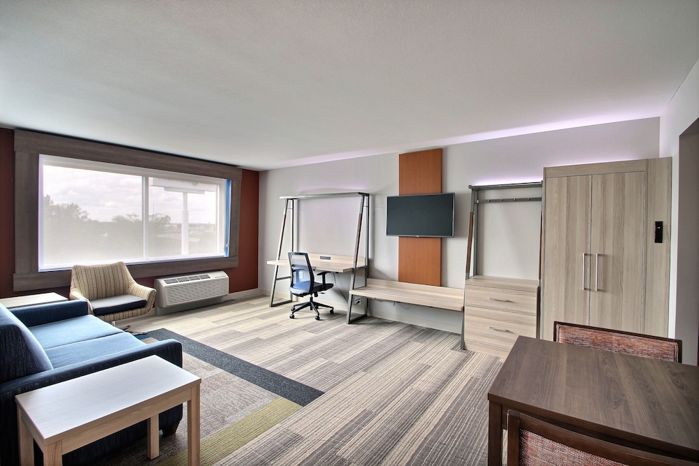 Holiday Inn Express & Suites Fond Du Lac by IHG - photo 12