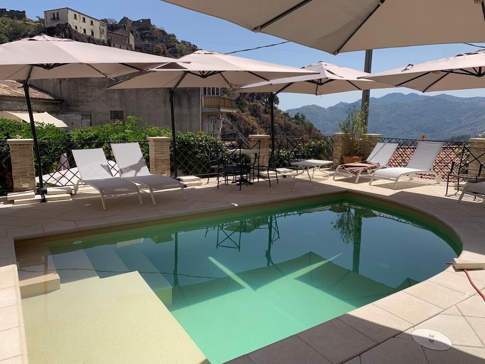 Bar Vitelli Charming suites in Savoca, Italy