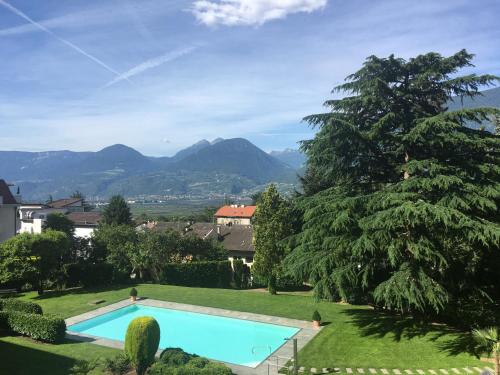 sonnige schicke Ferienwohnung Meran Pienzenau — 4-Star Luxury Hotel in Merano, Italy