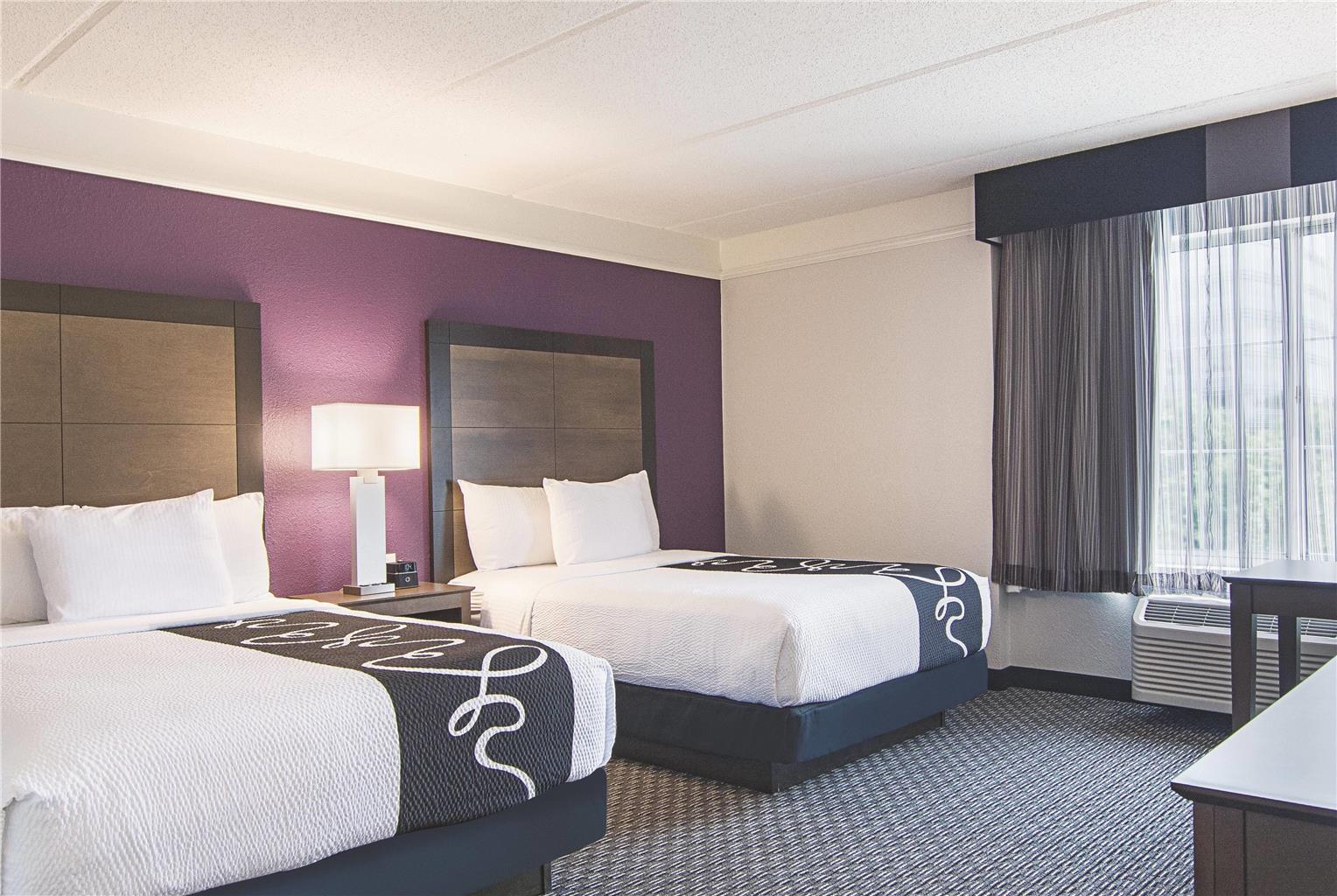 La Quinta Inn & Suites by Wyndham Atlanta Perimeter Medical - photo 25