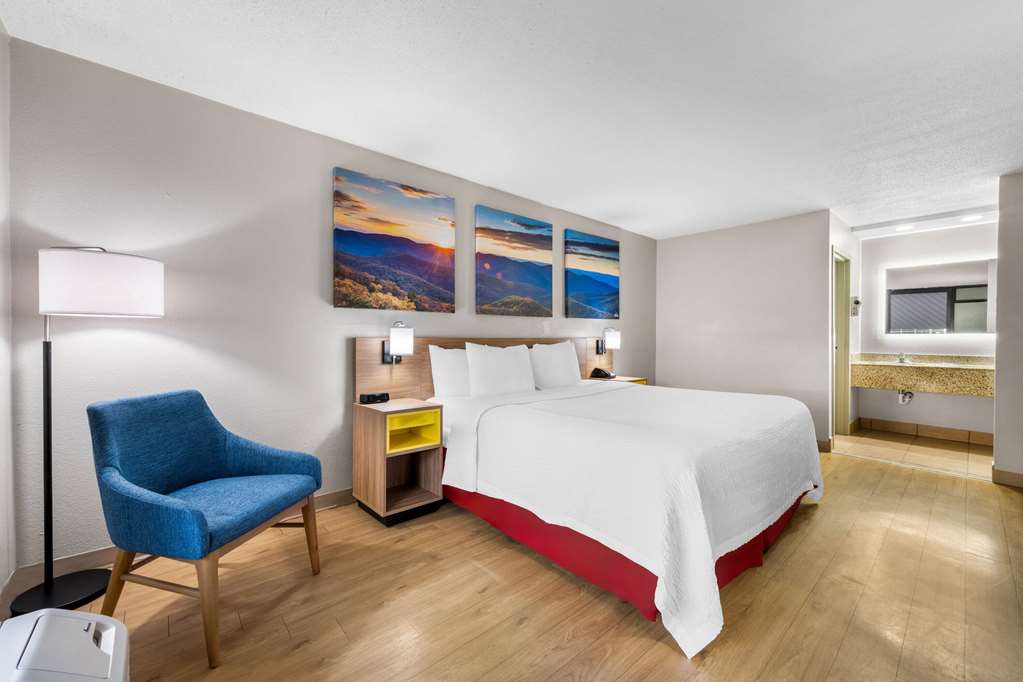 Days Inn by Wyndham Raleigh Midtown - photo 34