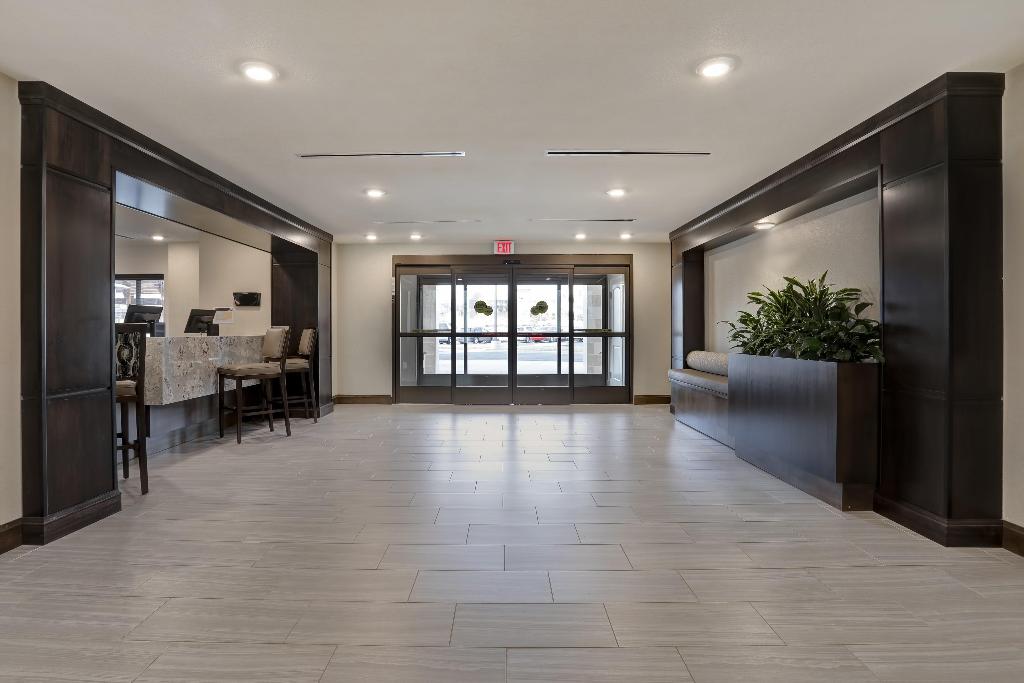 Clarion Hotel Overland Park - photo 25