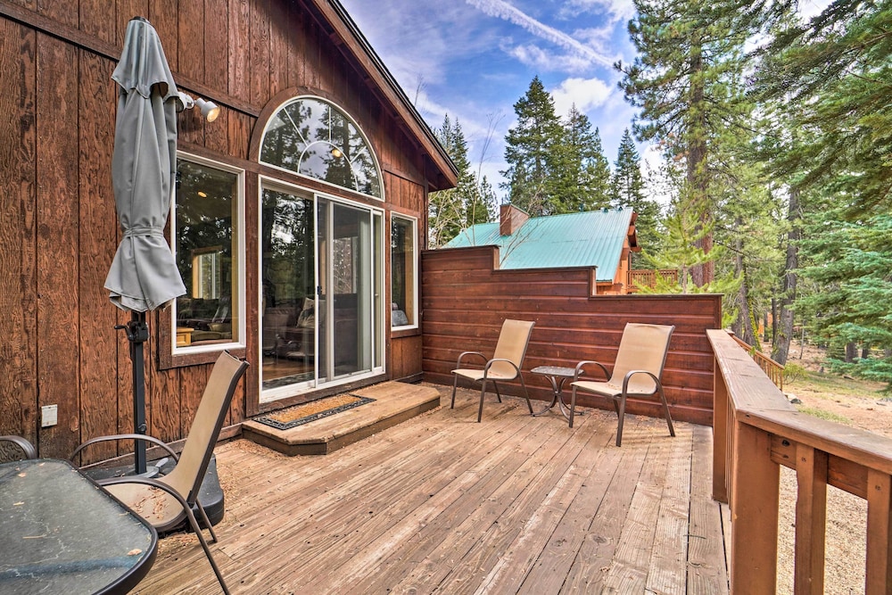 Tahoe Donner Retreat w Hot Tub & Fireplace - photo 23