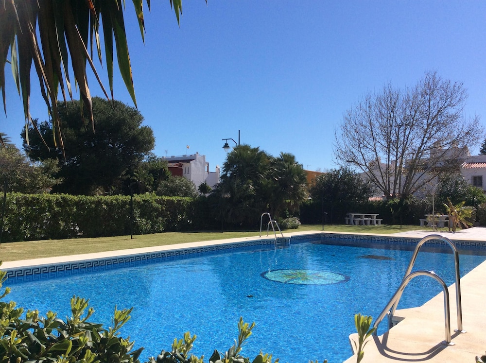 Del Parque Flats Guadalmar Beach & Relax — 4-Star Luxury Hotel in Malaga, Spain