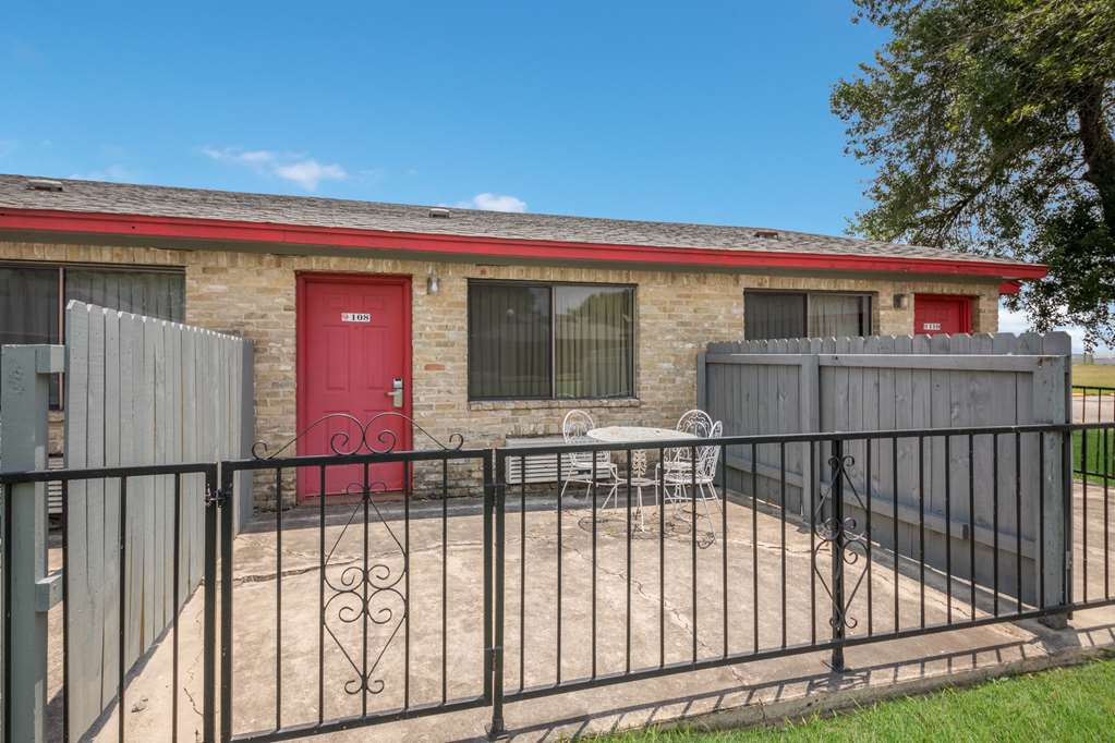Americas Best Value Inn Lockhart TX - photo 13