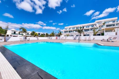 Luminosa vivienda vacacional con vista a la piscina in Costa Teguise, Spain