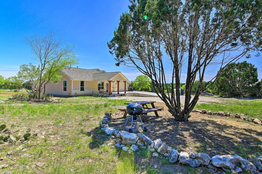 Hill Country Casita w Patio: 13 Mi to Dtwn Boerne in Boerne, United States