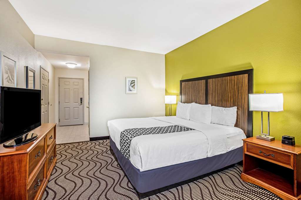 La Quinta Inn & Suites by Wyndham Corpus Christi Northwest - photo 28