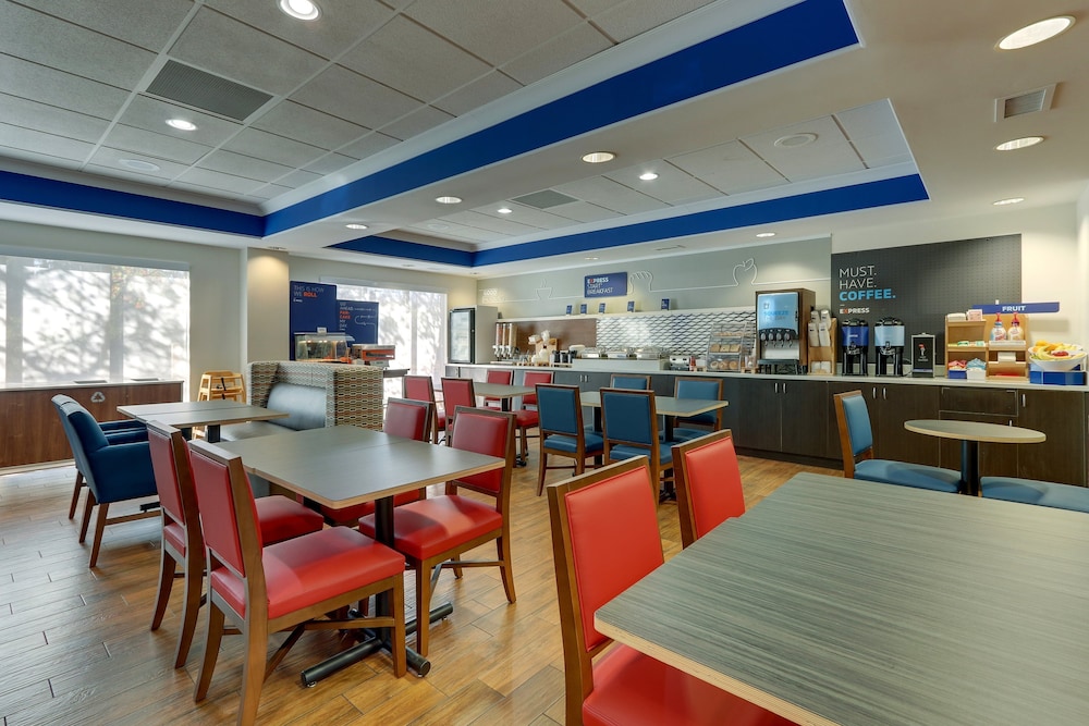 Holiday Inn Express Hotel & Suites Dayton Centerville by IHG - photo 29