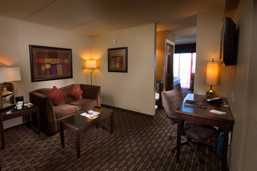 Crowne Plaza Milwaukee Airport by IHG - photo 8