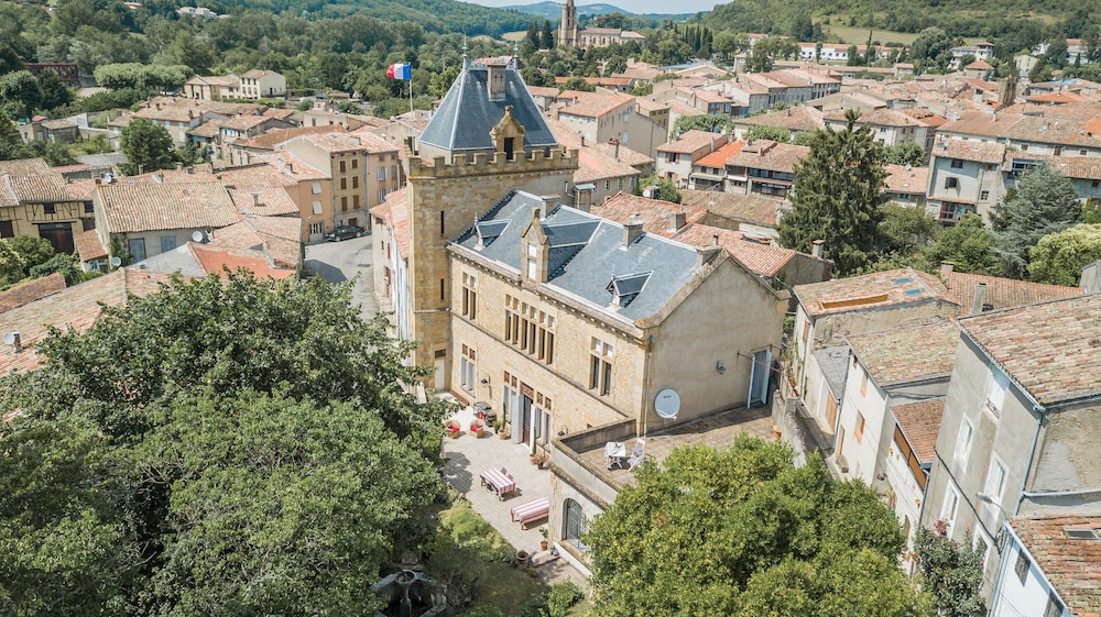 Chateau Terre Blanche - carbon neutral hotel in Chalabre