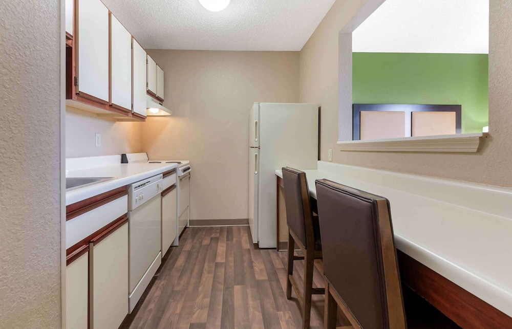 Extended Stay America Select Suites Rockford State Street - photo 8