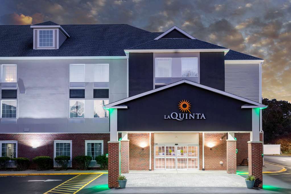 La Quinta Inn & Suites by Wyndham Stonington Mystic Area - photo 5