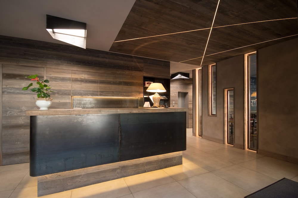 Crimea Wine Hotel — hotel in Chiavenna