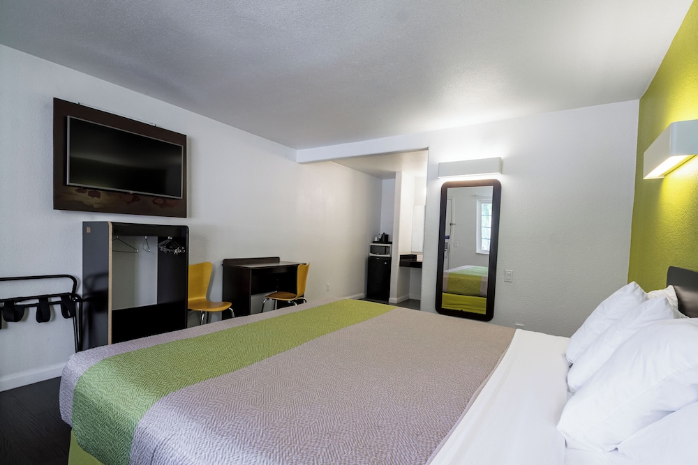 Fisherman's Cove Inn - photo 15