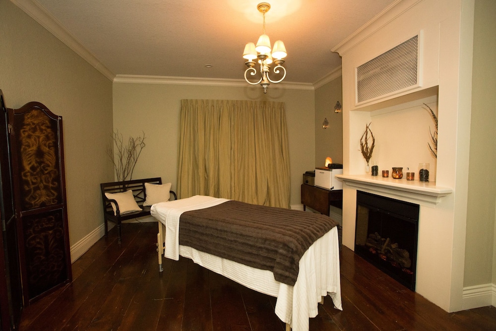 Niagara Crossing Hotel & Spa - photo 23