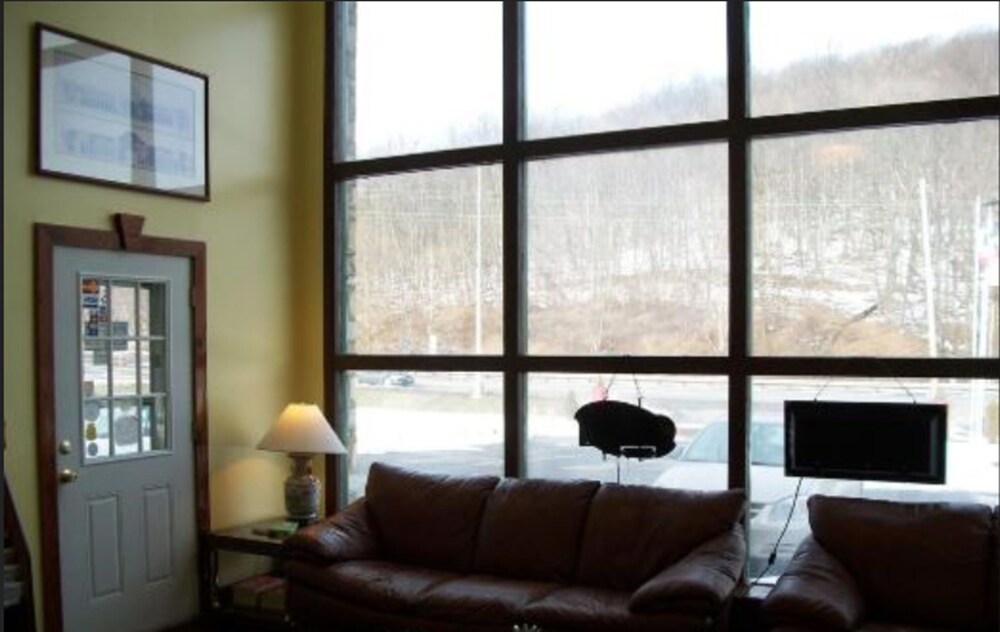 Clarysville Motel - photo 4