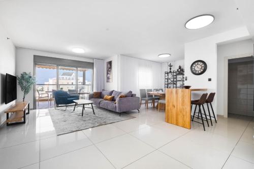 Ashdod Luxe Escape Spacious Stylish with Mamád — 5-Star Luxury Hotel in Ashdod, Israel