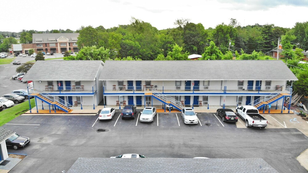 Travelers Inn And Suites - photo 29