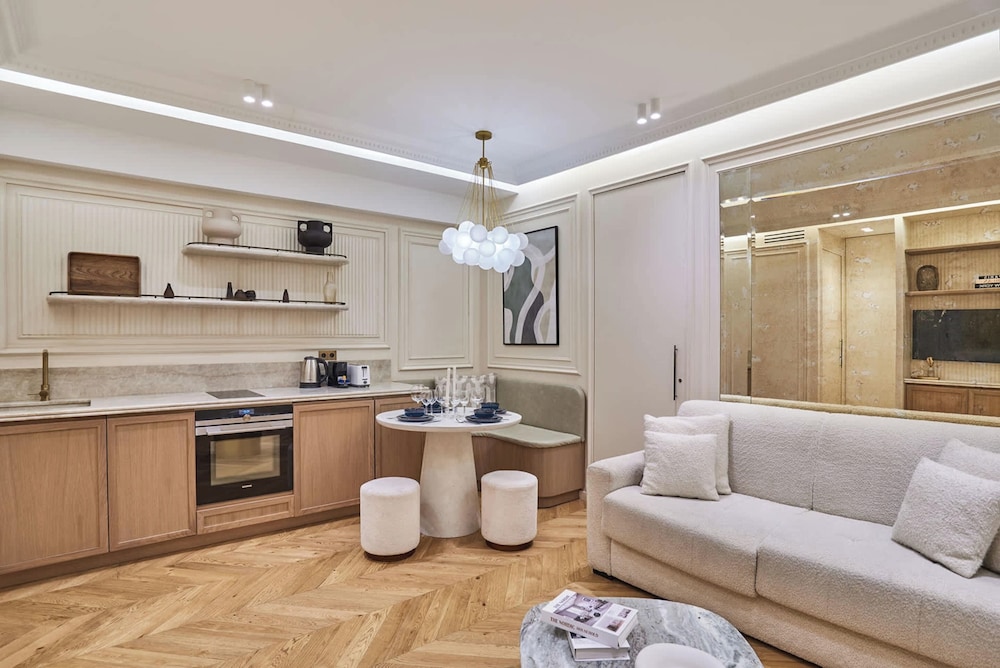 Suite Air conditioned Opera louvre 2 Bedrooms — 4-Star Luxury Hotel in Paris, France