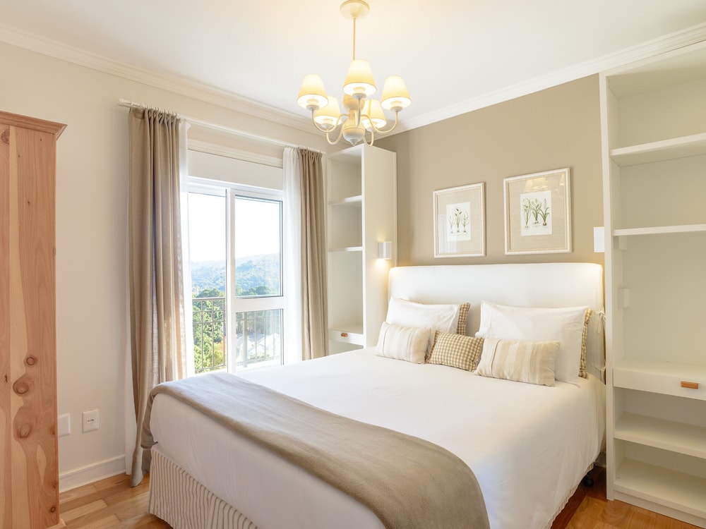 Pousada La Bas Suites de Montagne in Campos Do Jordao, Brasil