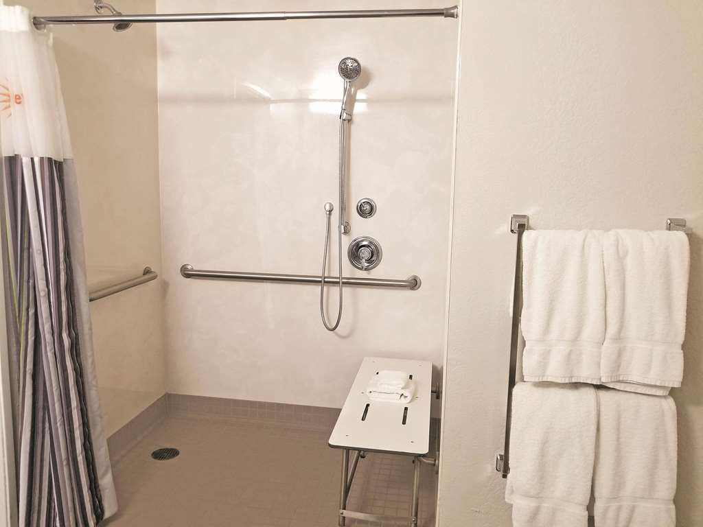 La Quinta Inn & Suites by Wyndham San Antonio Downtown - photo 34