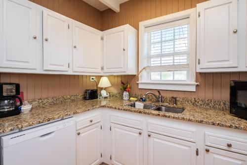 Coastal Breeze by Oak Island Accommodations - photo 6